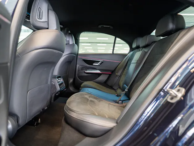 MERCEDES-BENZ E 220 d AMG Line / MBUX Superscreen / 360°Kamera / Ambientebeleuchtung