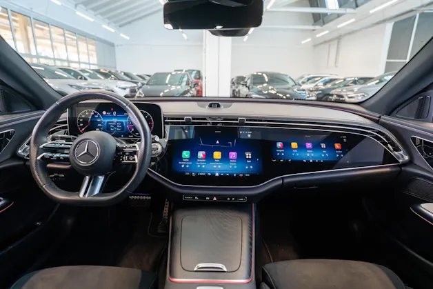 MERCEDES-BENZ E 220 d AMG Line / MBUX Superscreen / 360°Kamera / Ambientebeleuchtung