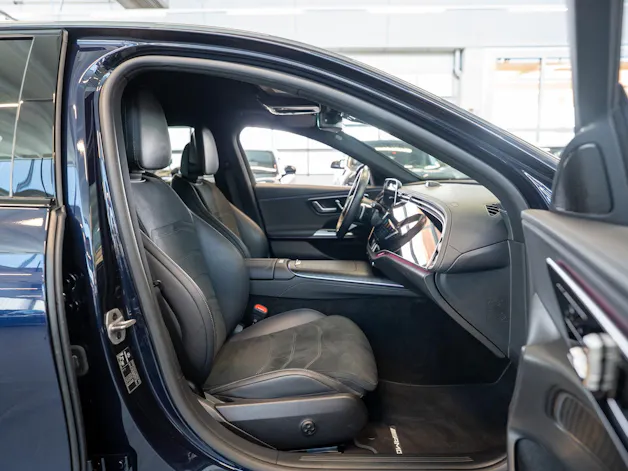 MERCEDES-BENZ E 220 d AMG Line / MBUX Superscreen / 360°Kamera / Ambientebeleuchtung