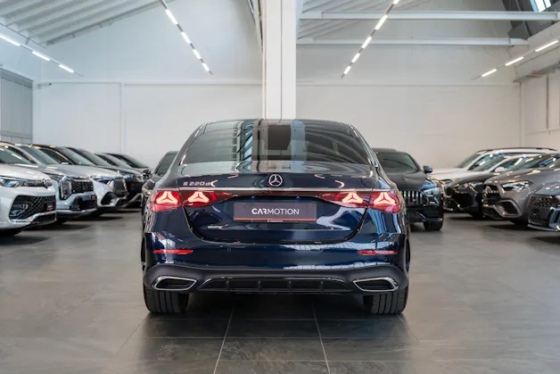 MERCEDES-BENZ E 220 d AMG Line / MBUX Superscreen / 360°Kamera / Ambientebeleuchtung
