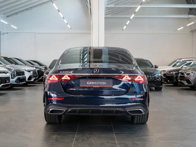 MERCEDES-BENZ E 220 d AMG Line / MBUX Superscreen / 360°Kamera / Ambientebeleuchtung