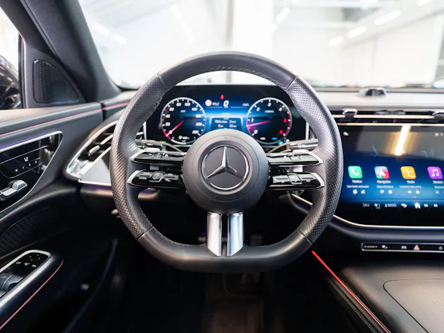 MERCEDES-BENZ E 220 d AMG Line / MBUX Superscreen / 360°Kamera / Ambientebeleuchtung