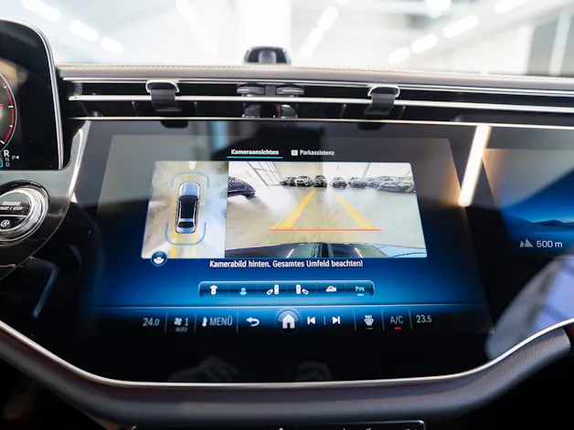 MERCEDES-BENZ E 220 d AMG Line / MBUX Superscreen / 360°Kamera / Ambientebeleuchtung