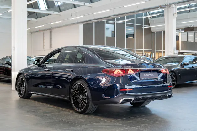 MERCEDES-BENZ E 220 d AMG Line / MBUX Superscreen / 360°Kamera / Ambientebeleuchtung