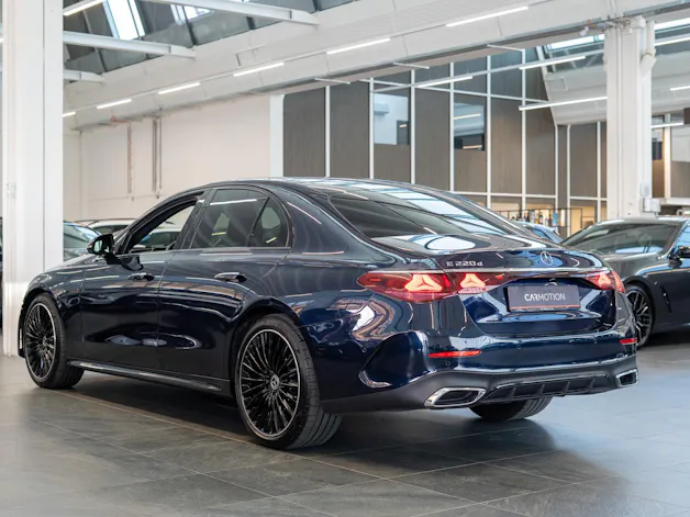 MERCEDES-BENZ E 220 d AMG Line / MBUX Superscreen / 360°Kamera / Ambientebeleuchtung