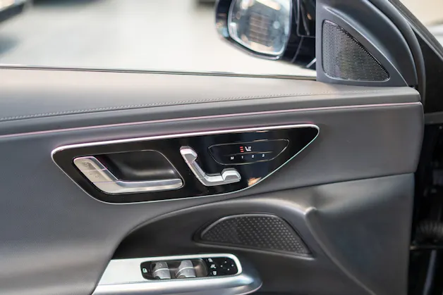 MERCEDES-BENZ E 220 d AMG Line / MBUX Superscreen / 360°Kamera / Ambientebeleuchtung