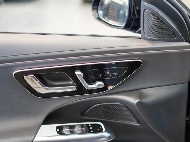 MERCEDES-BENZ E 220 d AMG Line / MBUX Superscreen / 360°Kamera / Ambientebeleuchtung
