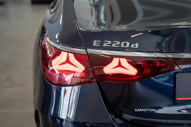MERCEDES-BENZ E 220 d AMG Line / MBUX Superscreen / 360°Kamera / Ambientebeleuchtung