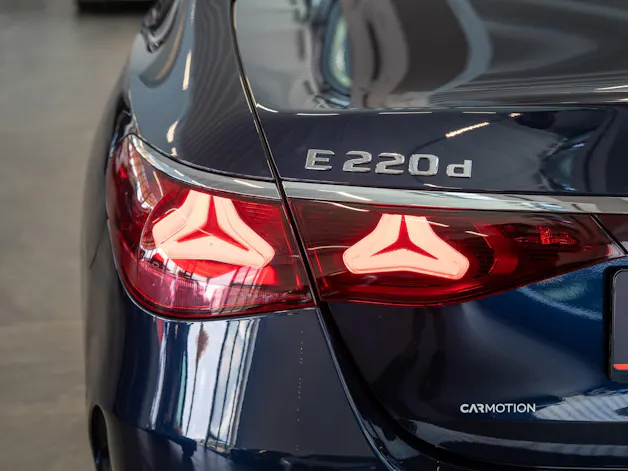 MERCEDES-BENZ E 220 d AMG Line / MBUX Superscreen / 360°Kamera / Ambientebeleuchtung