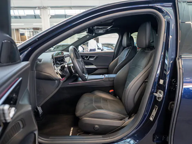 MERCEDES-BENZ E 220 d AMG Line / MBUX Superscreen / 360°Kamera / Ambientebeleuchtung