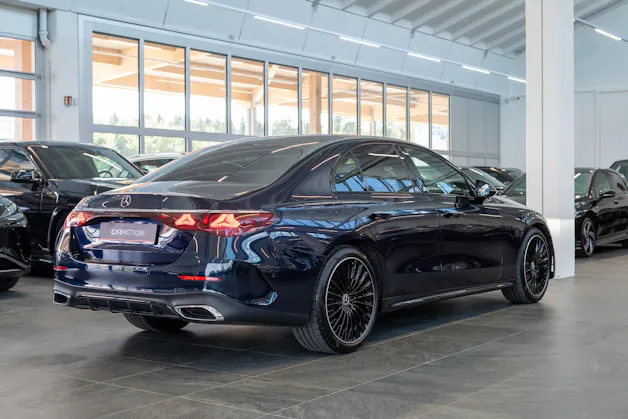 MERCEDES-BENZ E 220 d AMG Line / MBUX Superscreen / 360°Kamera / Ambientebeleuchtung