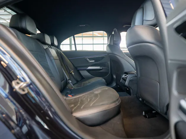 MERCEDES-BENZ E 220 d AMG Line / MBUX Superscreen / 360°Kamera / Ambientebeleuchtung