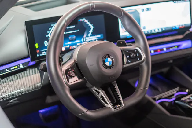 BMW 520i M Sport / HeadUp / 360°Kamer / Sitzbelüftung