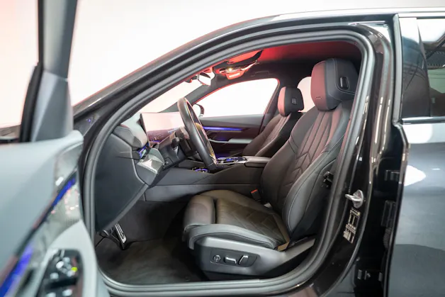 BMW 520i M Sport / HeadUp / 360°Kamer / Sitzbelüftung