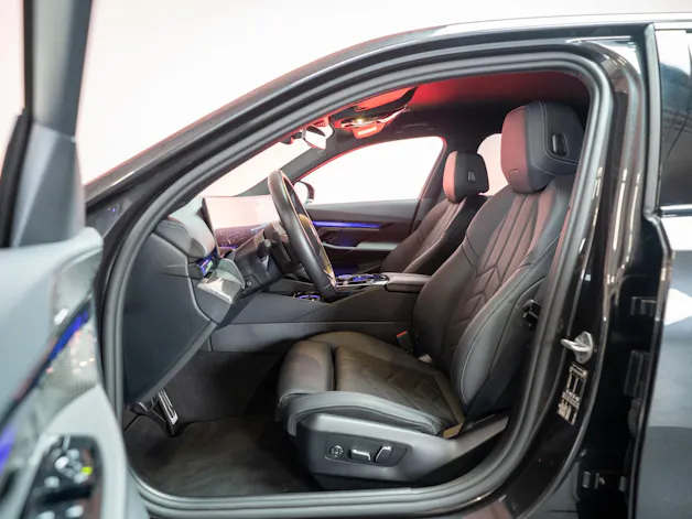 BMW 520i M Sport / HeadUp / 360°Kamer / Sitzbelüftung