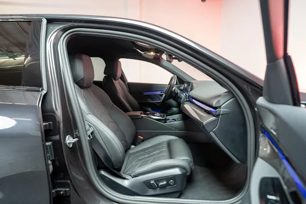 BMW 520i M Sport / HeadUp / 360°Kamer / Sitzbelüftung