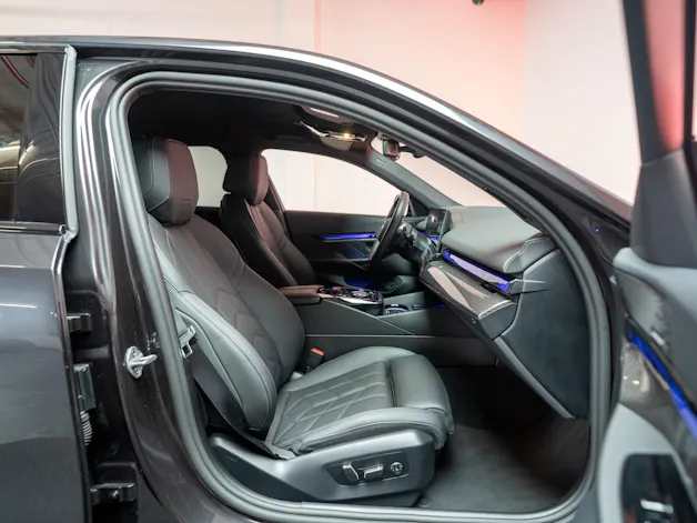 BMW 520i M Sport / HeadUp / 360°Kamer / Sitzbelüftung