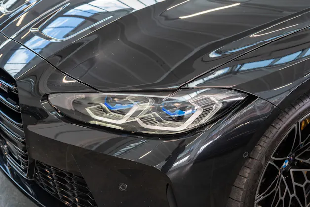 BMW M4 Competition xDrive Coupé / M Carbon Schalensitze / Keramik Bremsanlage / Head-Up Display