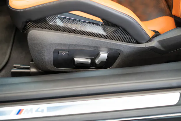 BMW M4 Competition xDrive Coupé / M Carbon Schalensitze / Keramik Bremsanlage / Head-Up Display
