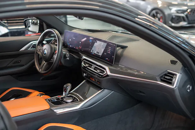 BMW M4 Competition xDrive Coupé / M Carbon Schalensitze / Keramik Bremsanlage / Head-Up Display