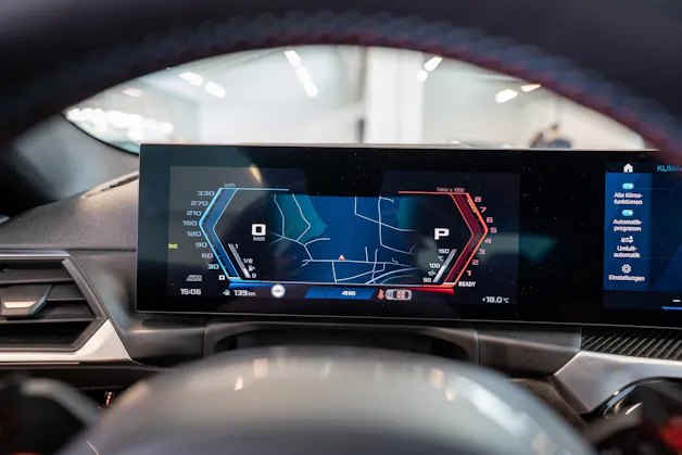 BMW M4 Competition xDrive Coupé / M Carbon Schalensitze / Keramik Bremsanlage / Head-Up Display