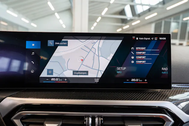 BMW M4 Competition xDrive Coupé / M Carbon Schalensitze / Keramik Bremsanlage / Head-Up Display