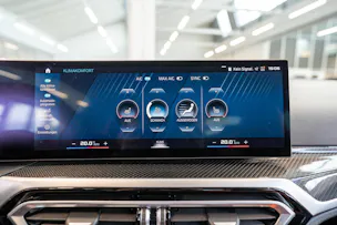 BMW M4 Competition xDrive Coupé / M Carbon Schalensitze / Keramik Bremsanlage / Head-Up Display