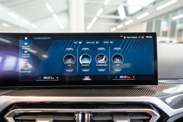 BMW M4 Competition xDrive Coupé / M Carbon Schalensitze / Keramik Bremsanlage / Head-Up Display