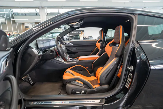 BMW M4 Competition xDrive Coupé / M Carbon Schalensitze / Keramik Bremsanlage / Head-Up Display