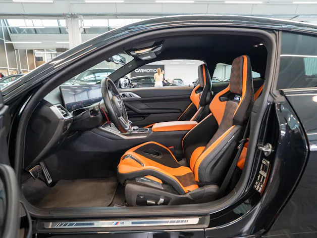 BMW M4 Competition xDrive Coupé / M Carbon Schalensitze / Keramik Bremsanlage / Head-Up Display