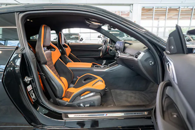 BMW M4 Competition xDrive Coupé / M Carbon Schalensitze / Keramik Bremsanlage / Head-Up Display