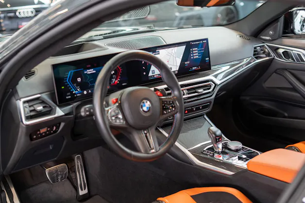 BMW M4 Competition xDrive Coupé / M Carbon Schalensitze / Keramik Bremsanlage / Head-Up Display