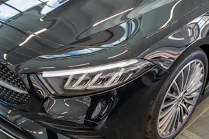 MERCEDES-BENZ A 200 AMG Line Limousine / Facelift / 19" Felgen / Ambiente-Beleuchtung