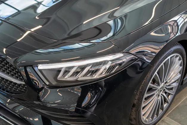 MERCEDES-BENZ A 200 AMG Line Limousine / Facelift / 19" Felgen / Ambiente-Beleuchtung