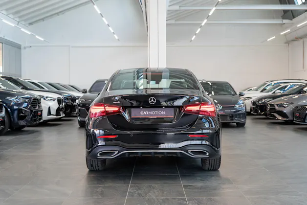MERCEDES-BENZ A 200 AMG Line Limousine / Facelift / 19" Felgen / Ambiente-Beleuchtung