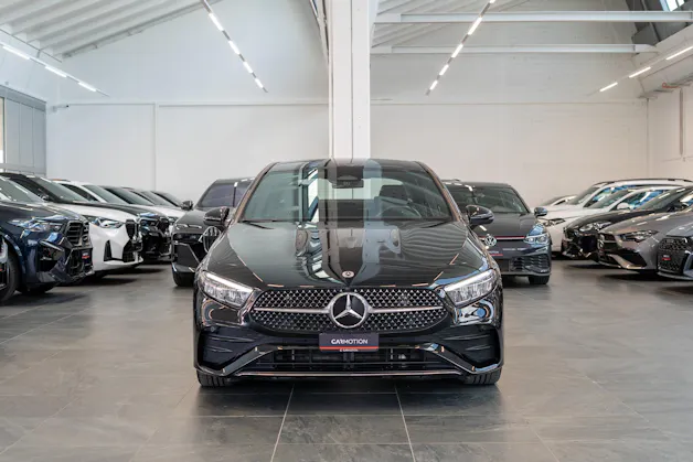 MERCEDES-BENZ A 200 AMG Line Limousine / Facelift / 19" Felgen / Ambiente-Beleuchtung