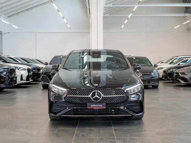 MERCEDES-BENZ A 200 AMG Line Limousine / Facelift / 19" Felgen / Ambiente-Beleuchtung
