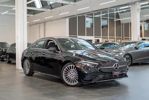 MERCEDES-BENZ A 200 AMG Line Limousine / Facelift / 19" Felgen / Ambiente-Beleuchtung