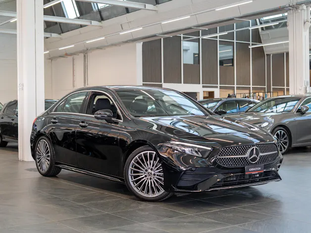 MERCEDES-BENZ A 200 AMG Line Limousine / Facelift / 19" Felgen / Ambiente-Beleuchtung