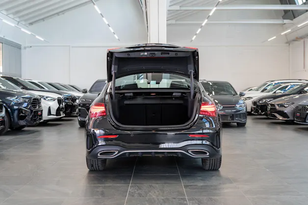 MERCEDES-BENZ A 200 AMG Line Limousine / Facelift / 19" Felgen / Ambiente-Beleuchtung