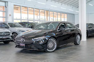 MERCEDES-BENZ A 200 AMG Line Limousine / Facelift / 19" Felgen / Ambiente-Beleuchtung