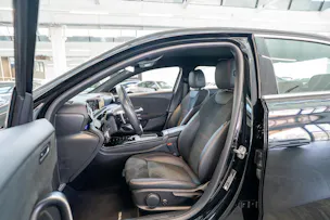 MERCEDES-BENZ A 200 AMG Line Limousine / Facelift / 19" Felgen / Ambiente-Beleuchtung