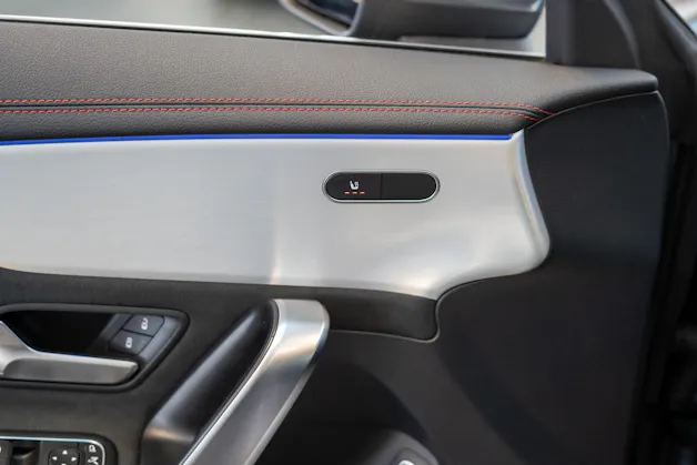 MERCEDES-BENZ CLA 200 AMG Line / Facelift / Rückfahrkamera / Ambientebeleuchtung