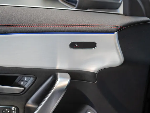 MERCEDES-BENZ CLA 200 AMG Line / Facelift / Rückfahrkamera / Ambientebeleuchtung