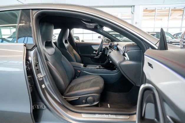 MERCEDES-BENZ CLA 200 AMG Line / Facelift / Rückfahrkamera / Ambientebeleuchtung