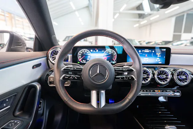 MERCEDES-BENZ CLA 200 AMG Line / Facelift / Rückfahrkamera / Ambientebeleuchtung