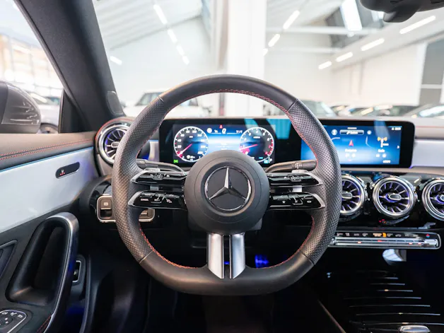 MERCEDES-BENZ CLA 200 AMG Line / Facelift / Rückfahrkamera / Ambientebeleuchtung