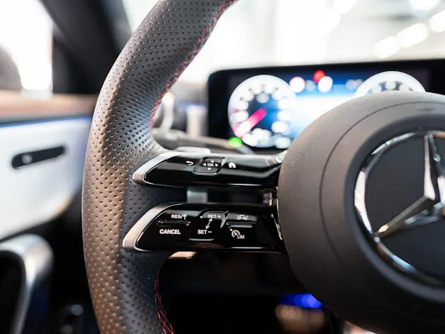 MERCEDES-BENZ CLA 200 AMG Line / Facelift / Rückfahrkamera / Ambientebeleuchtung