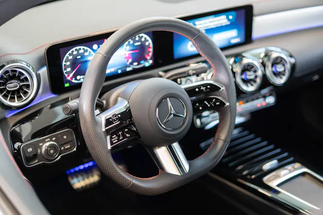 MERCEDES-BENZ CLA 200 AMG Line / Facelift / Rückfahrkamera / Ambientebeleuchtung