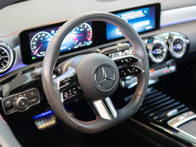 MERCEDES-BENZ CLA 200 AMG Line / Facelift / Rückfahrkamera / Ambientebeleuchtung